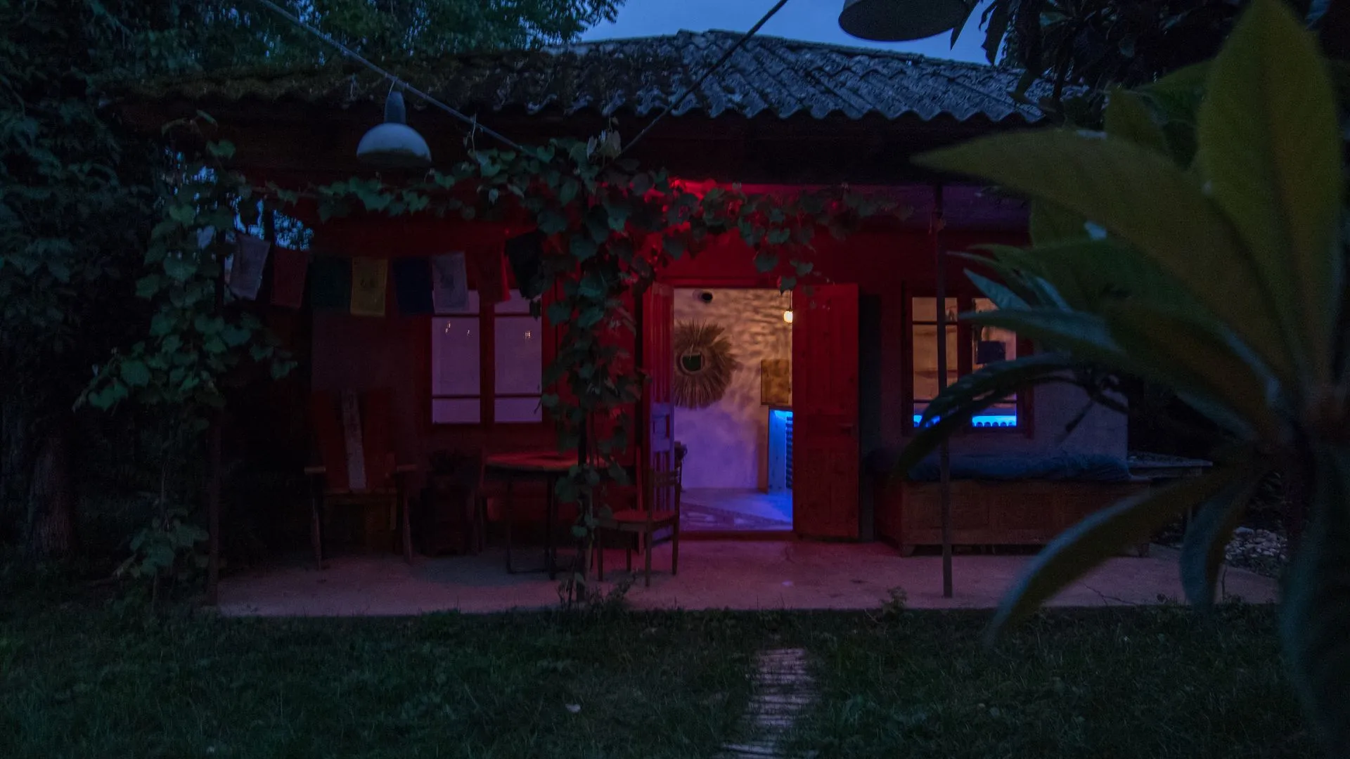 Barma, the garden bar at night